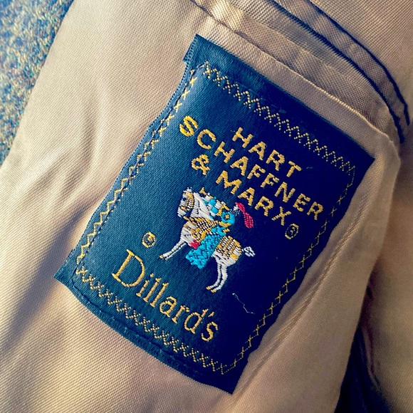 Very nice lightly used Mens Sport Coat. Originally purchased from Dillard’s. - Picture 2 of 4